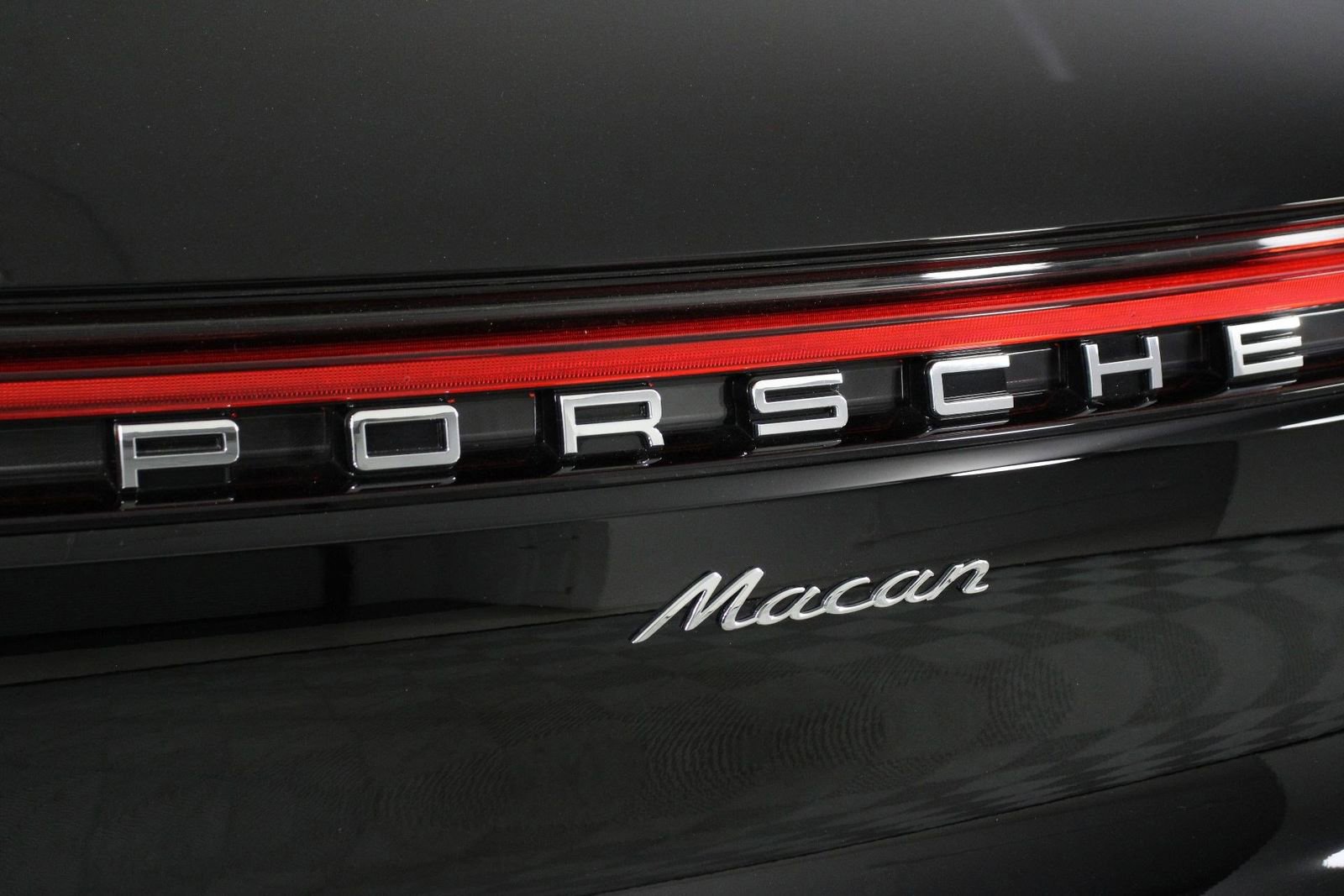 Certified 2025 Porsche Macan image 22
