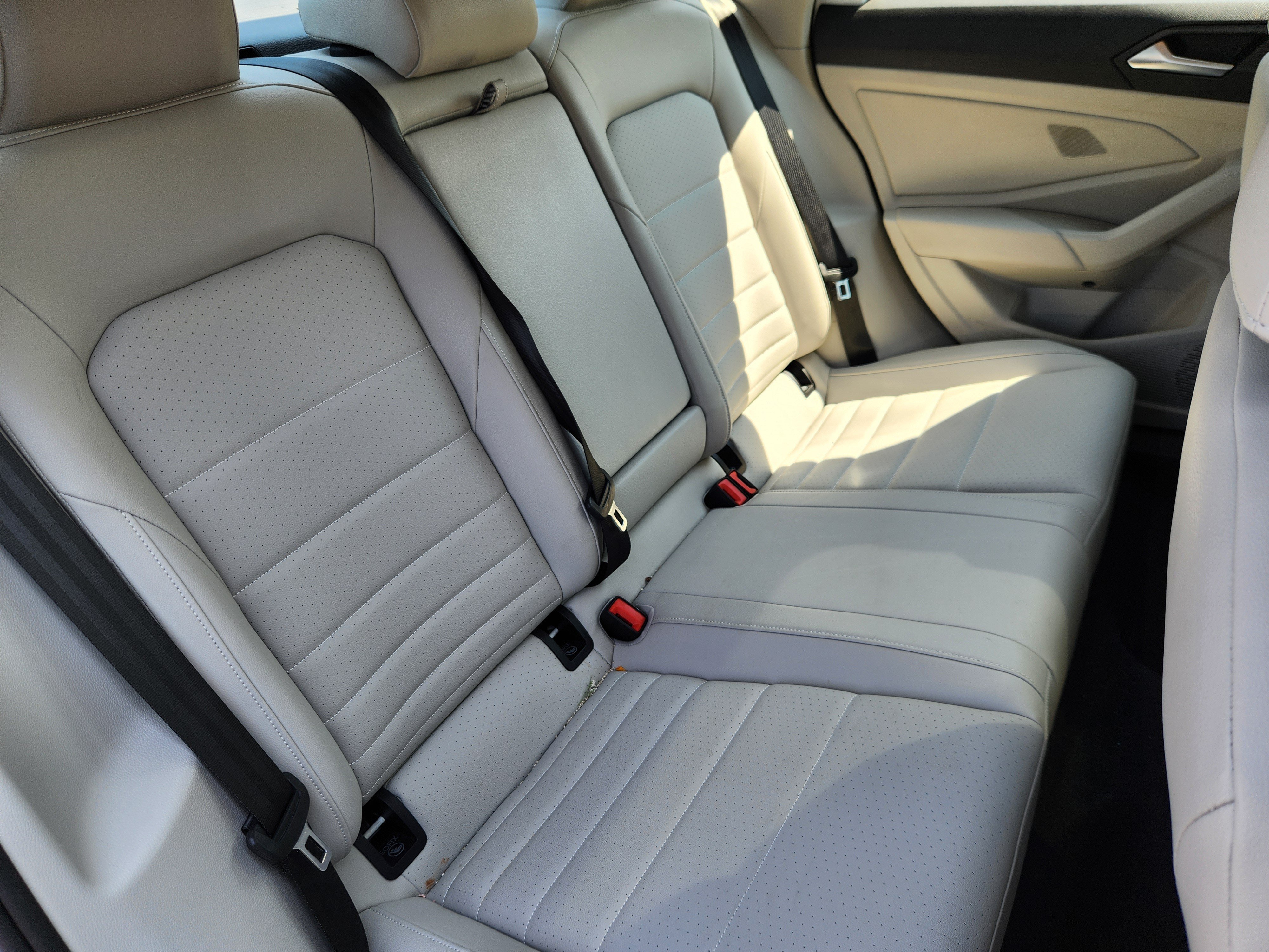 Used 2024 Volkswagen Jetta SE w/ Panoramic Sunroof Package FWD image 16