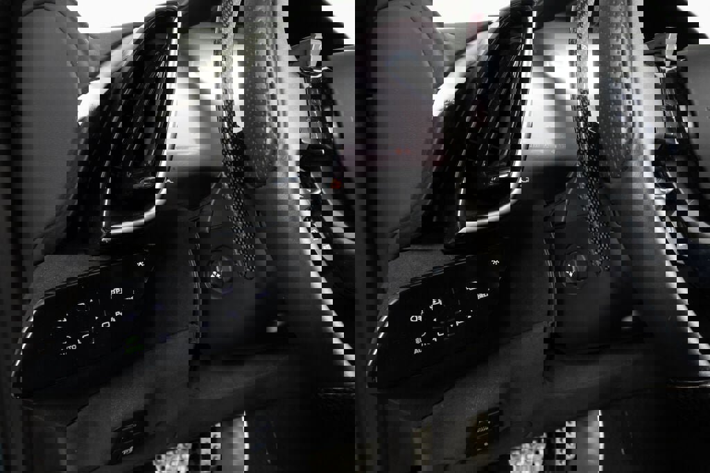 Certified 2024 Ferrari Roma Spider image 28