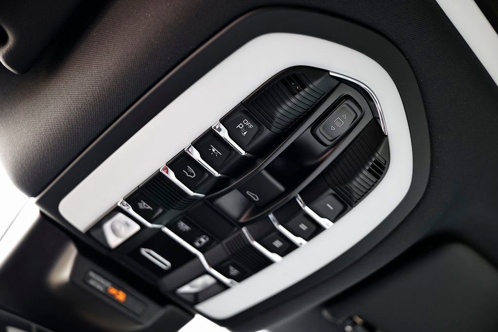 Certified 2026 Porsche Macan image 44