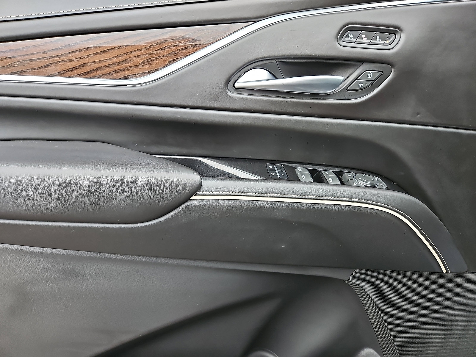 Used 2023 Cadillac Escalade Sport Platinum w/ LPO, ONYX Package image 12