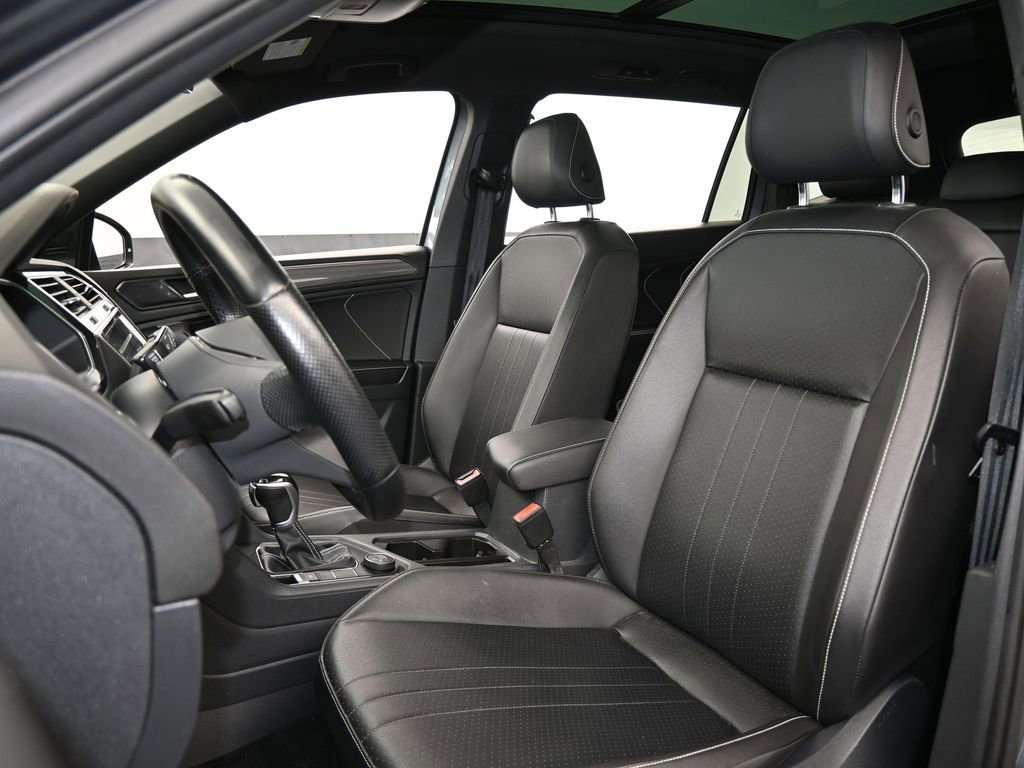 Used 2022 Volkswagen Tiguan SE R-Line image 10