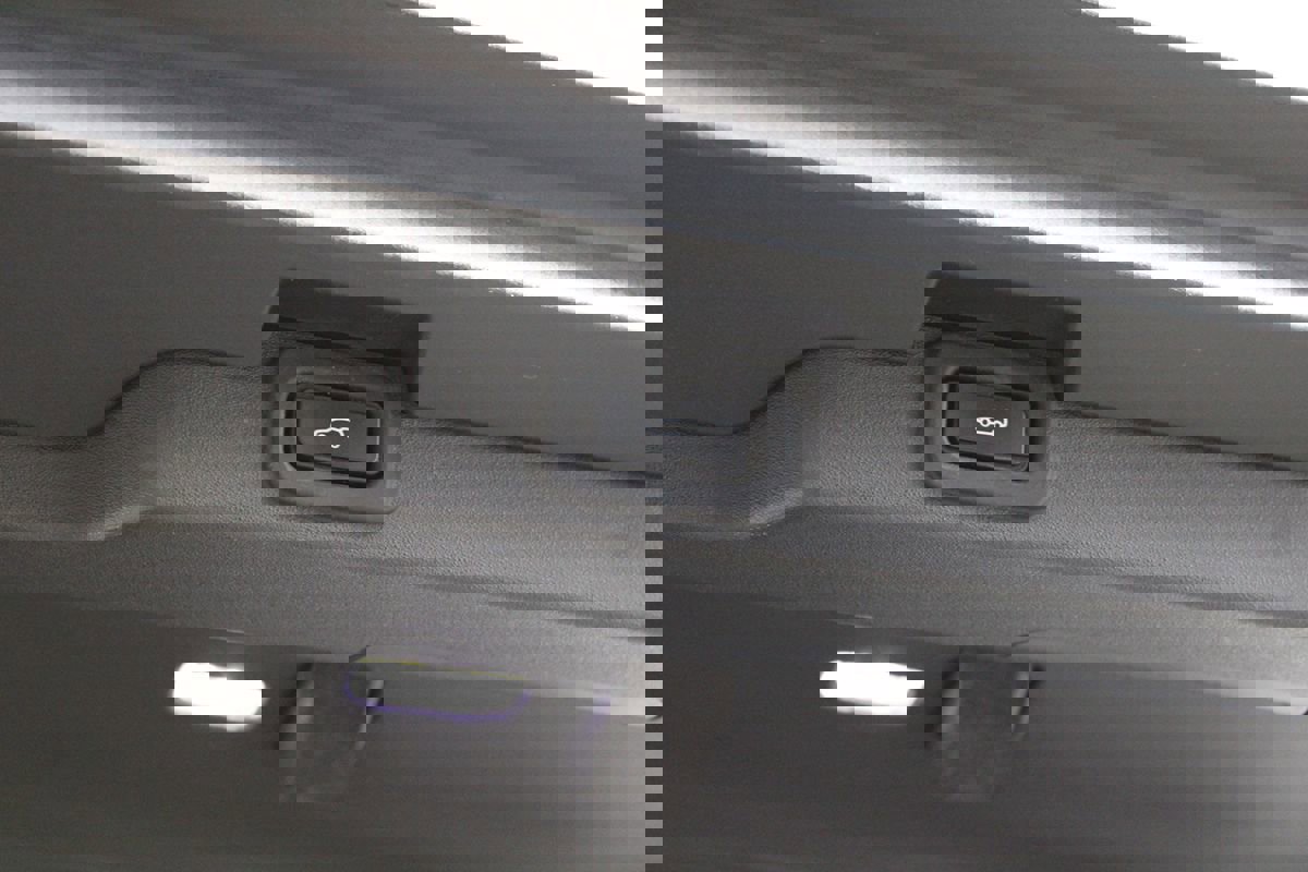 Used 2022 Land Rover Discovery S R-Dynamic image 35