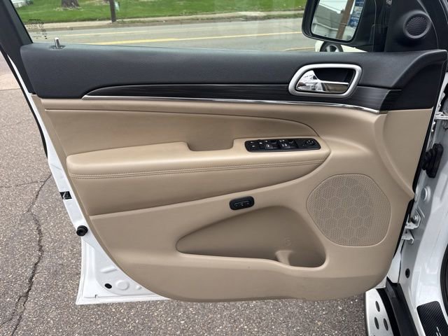 Used 2019 Jeep Grand Cherokee Limited AWD/4WD image 15