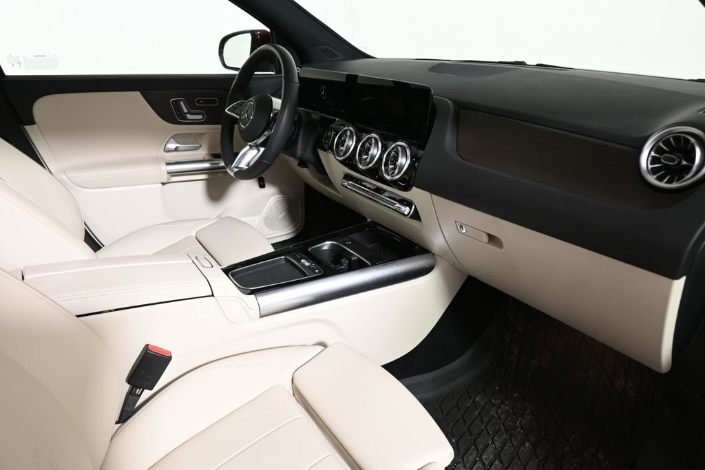 Certified 2025 Mercedes-Benz GLA 250 4MATIC image 27