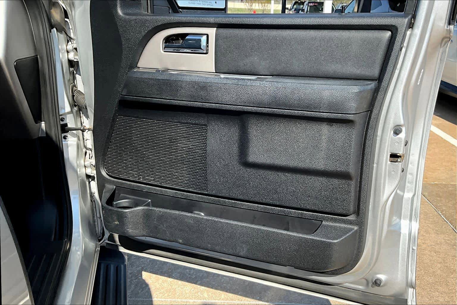 Used 2017 Ford Expedition XLT AWD/4WD image 24