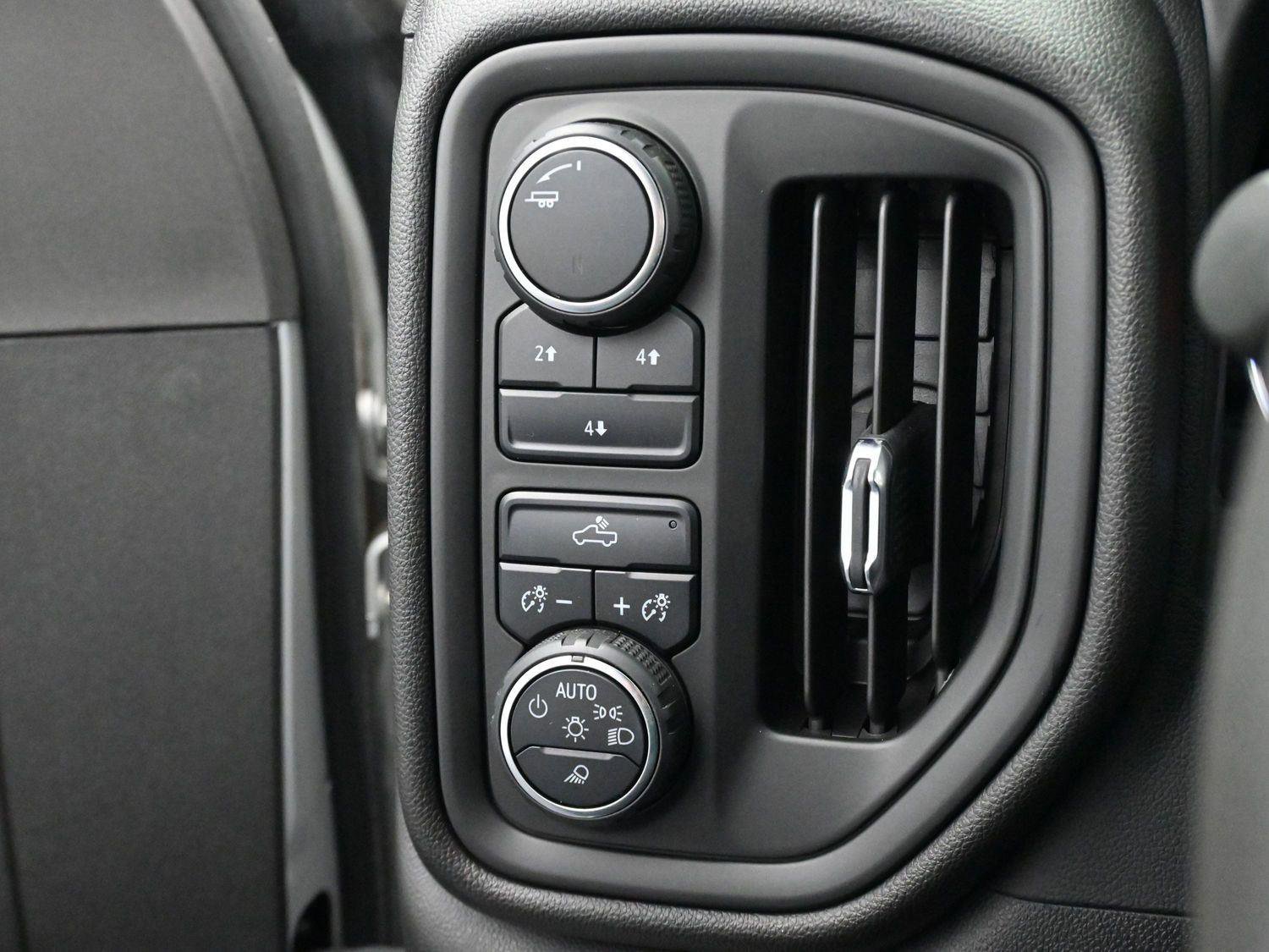 Used 2022 Chevrolet Silverado 2500 Custom w/ Custom Value Package image 21