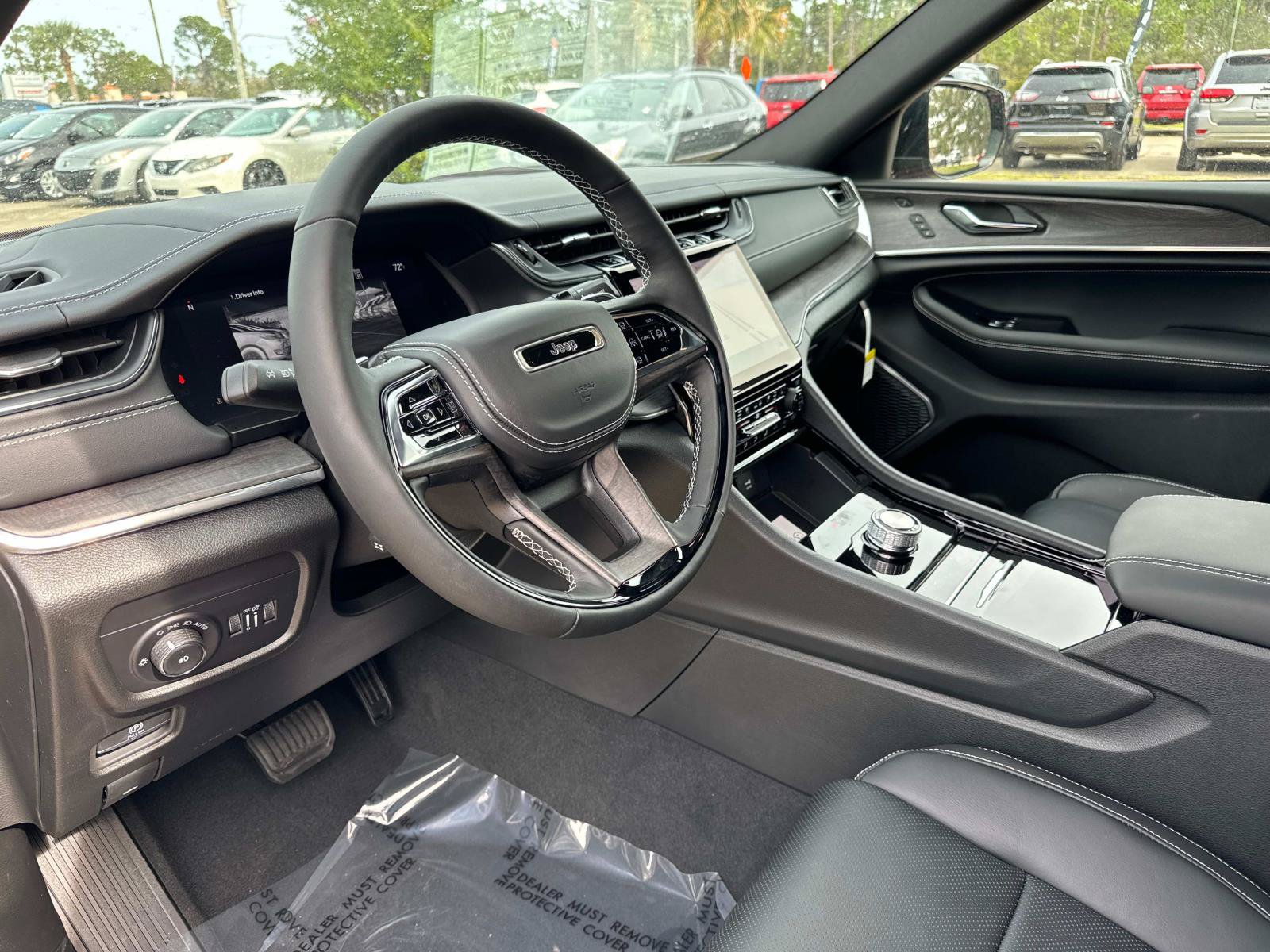 New 2024 Jeep Grand Cherokee Overland RWD image 15