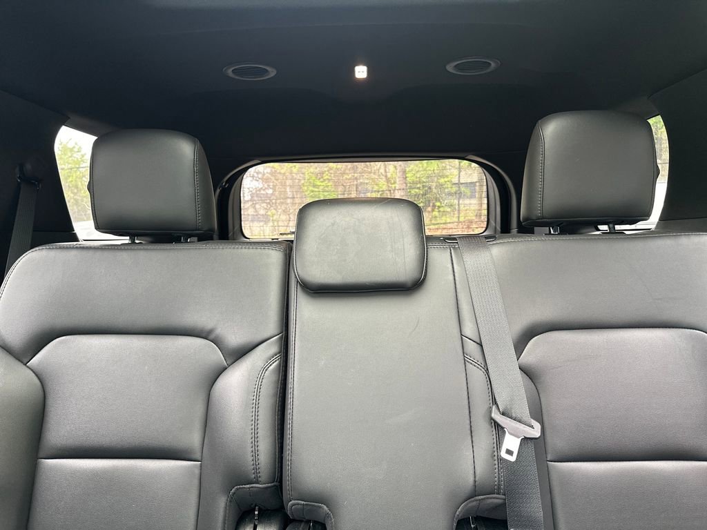 Used 2019 Ford Explorer XLT w/ Equipment Group 202A AWD/4WD image 7