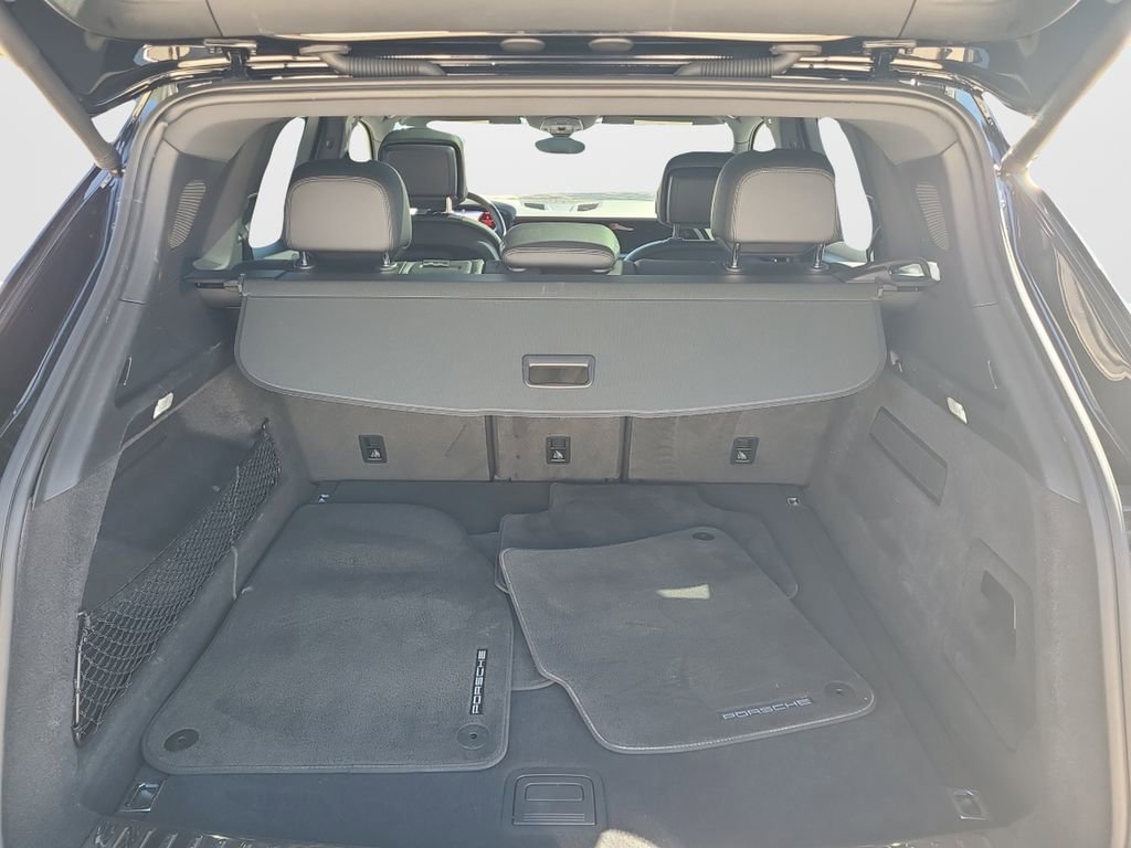 Used 2024 Porsche Cayenne AWD/4WD image 12