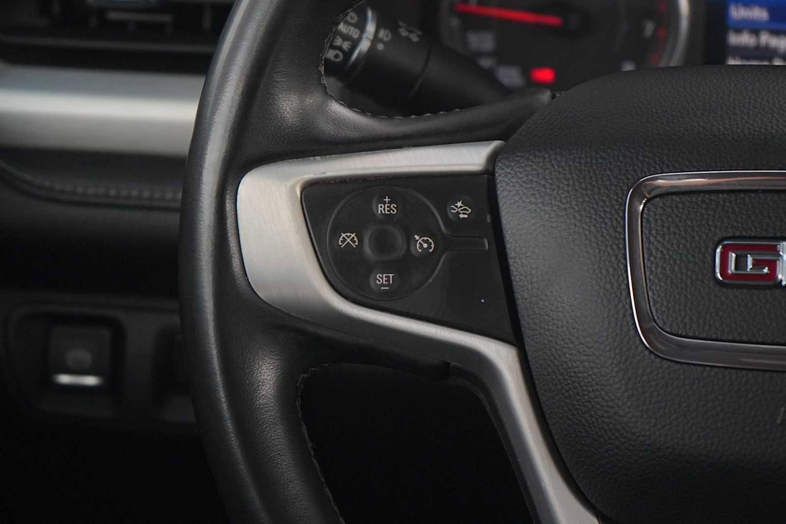Used 2023 GMC Acadia SLT FWD image 17