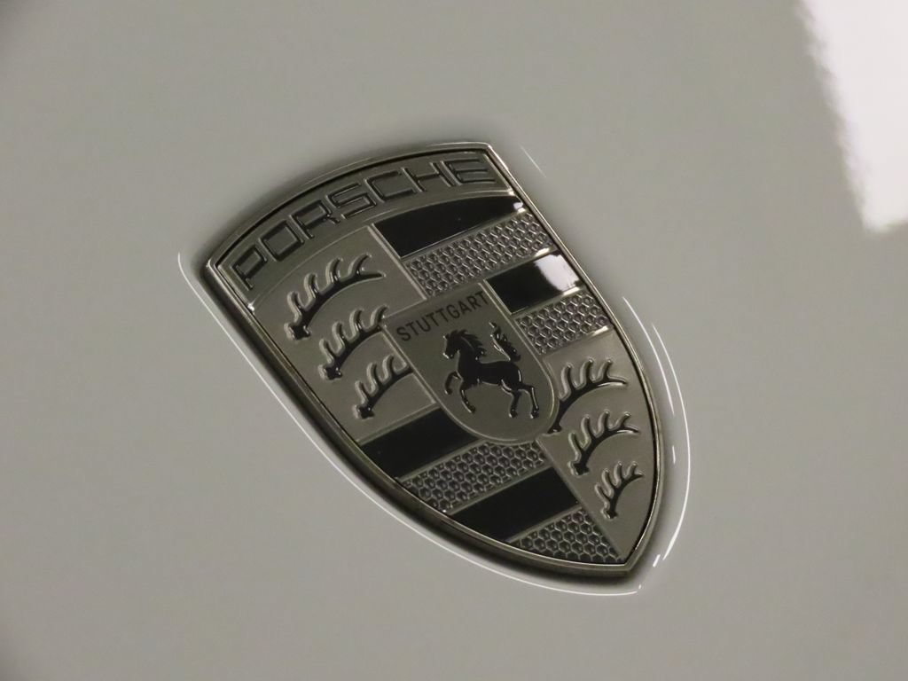 New 2026 Porsche Macan Turbo Electric AWD/4WD image 15