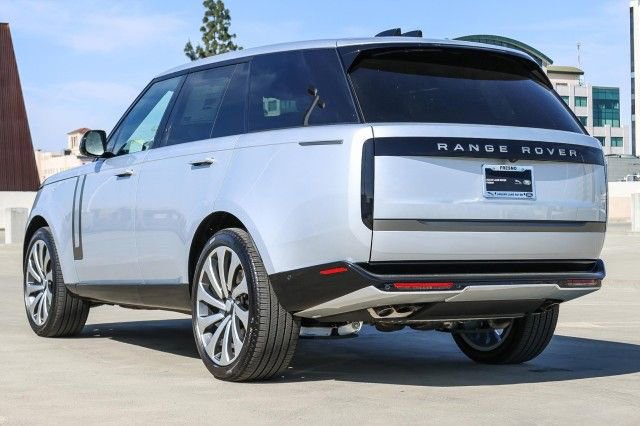New 2025 Land Rover Range Rover SE image 6