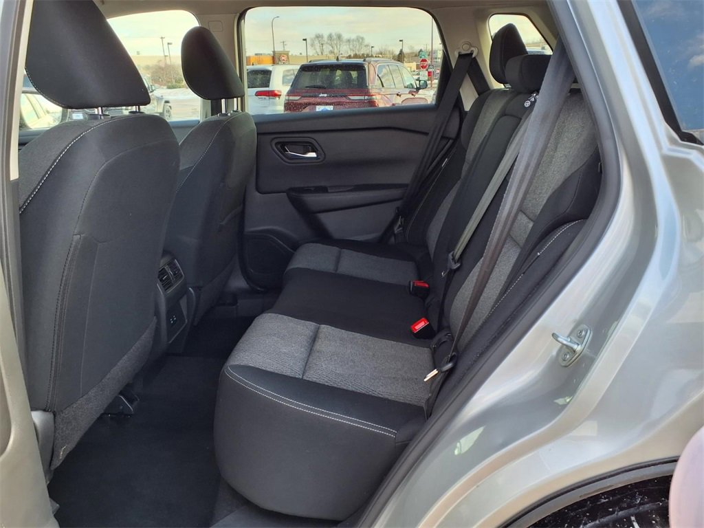 Used 2024 Nissan Rogue SV image 18