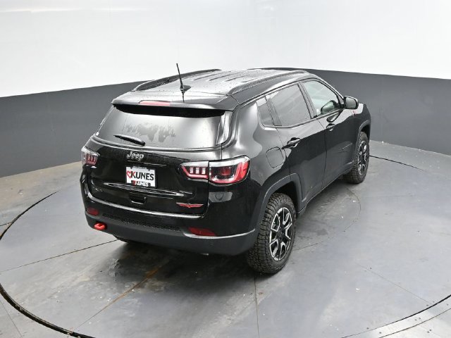 New 2026 Jeep Compass Trailhawk AWD/4WD image 32