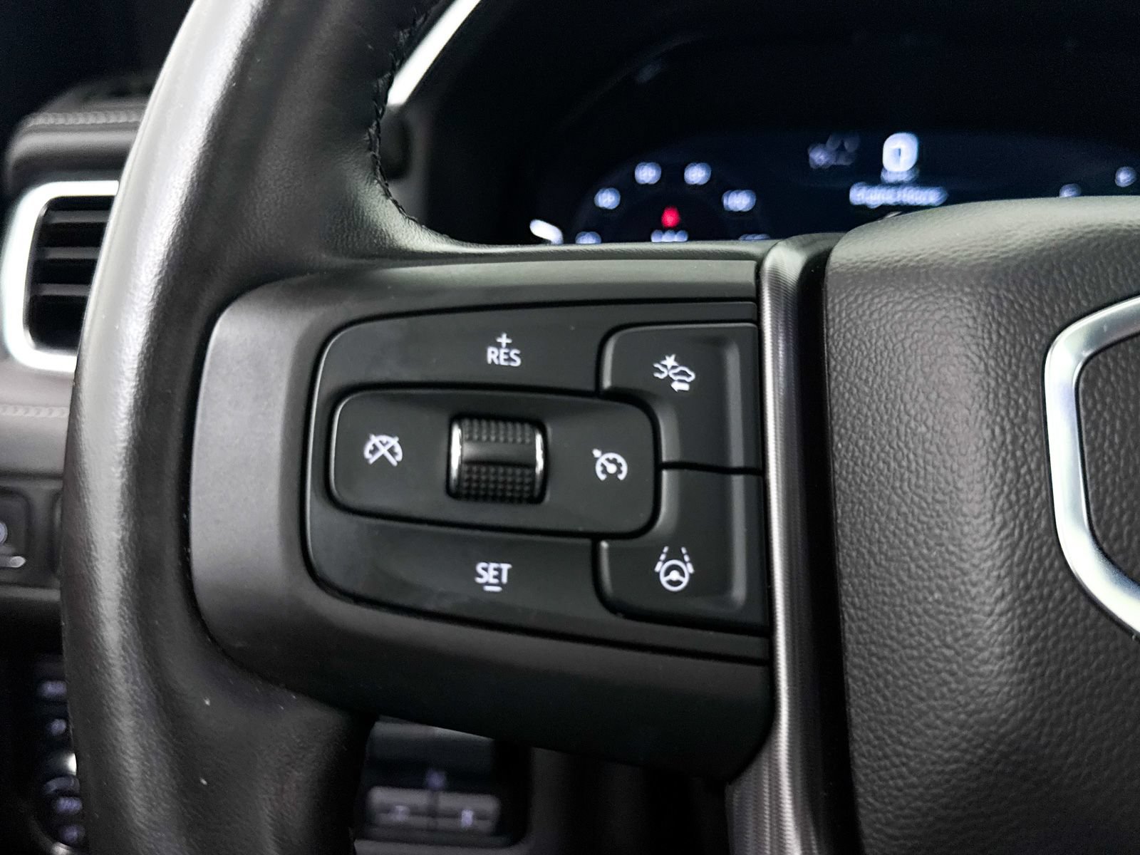 Used 2024 GMC Yukon Denali Ultimate AWD/4WD image 37
