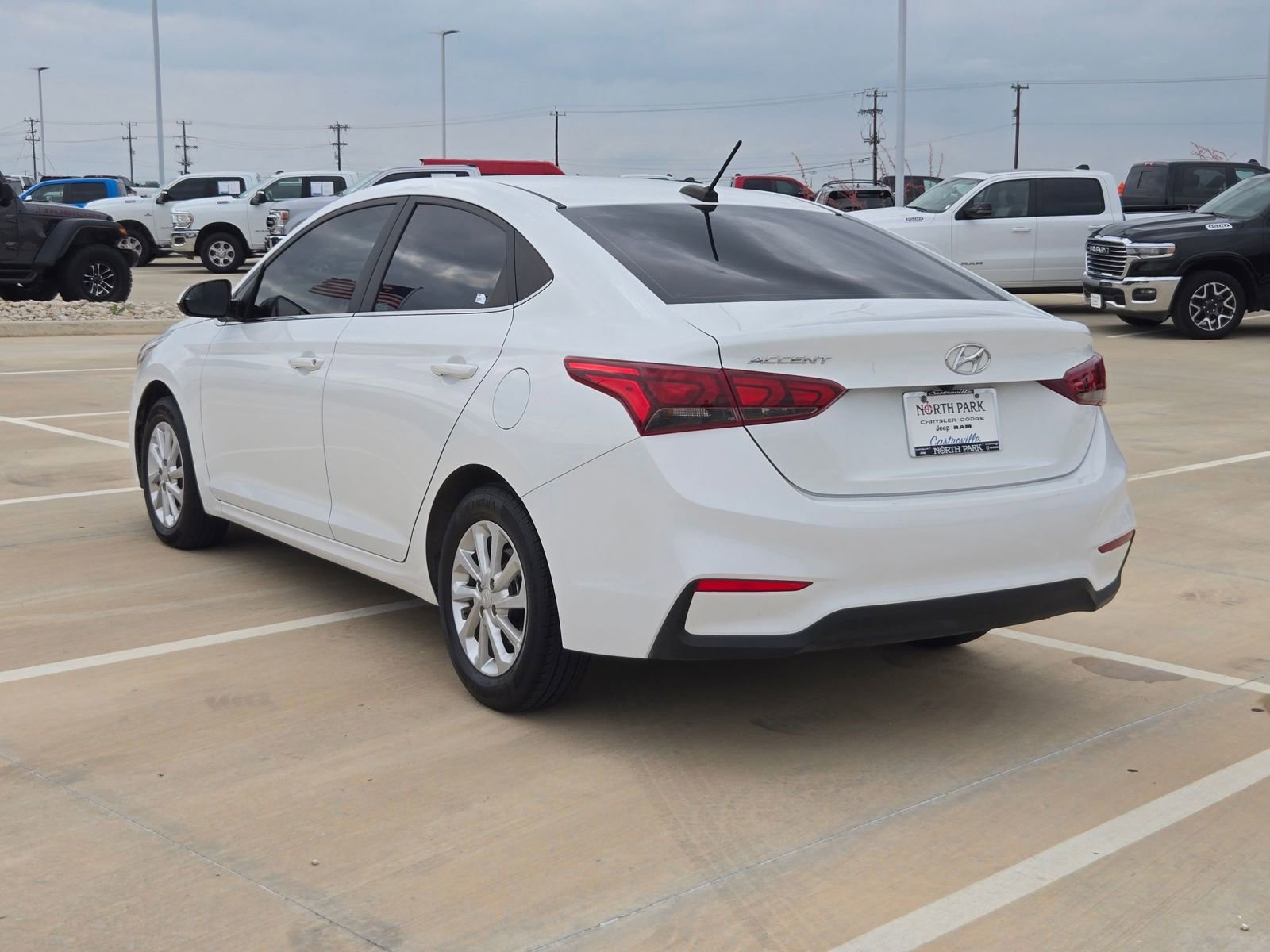Used 2022 Hyundai Accent SEL FWD image 6