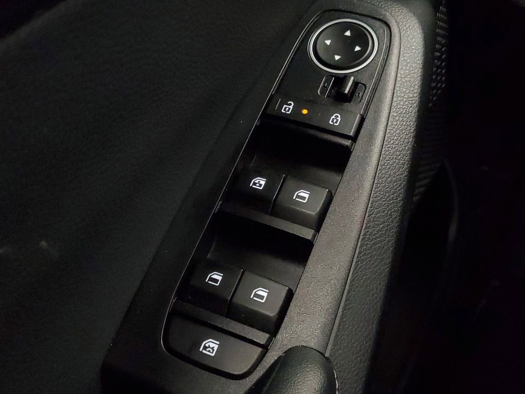 Used 2025 Kia Seltos S FWD image 17