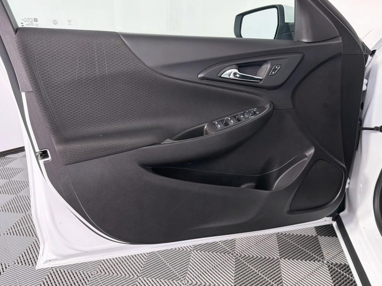 Used 2023 Chevrolet Malibu LT FWD image 19
