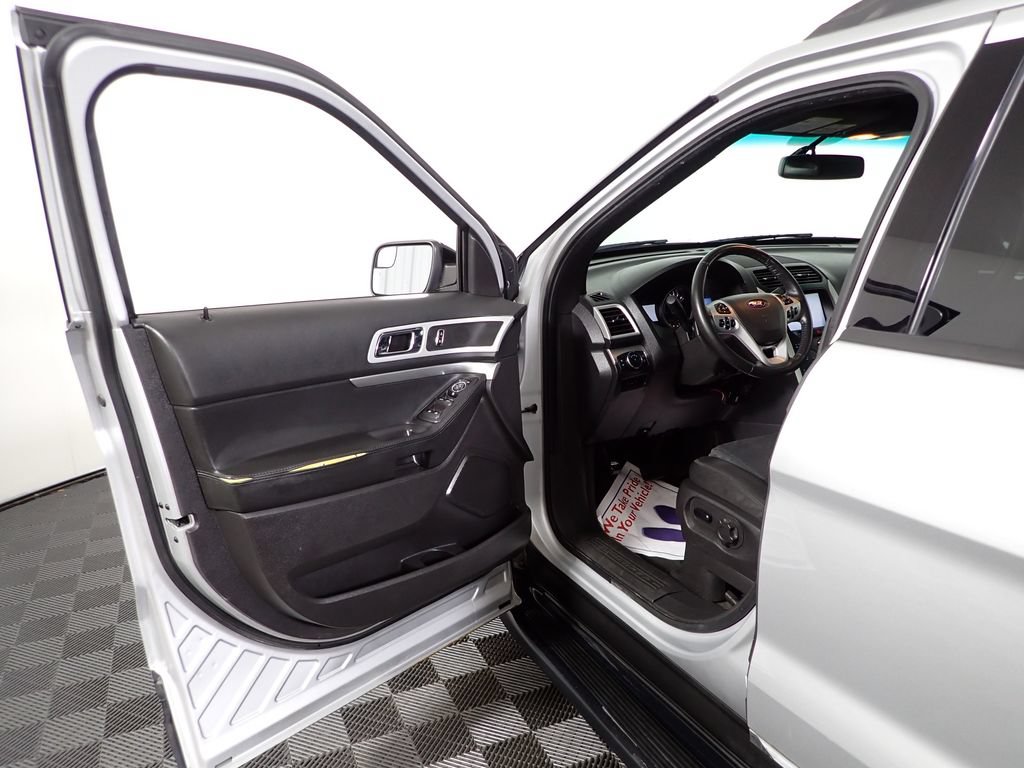 Used 2013 Ford Explorer XLT FWD image 18