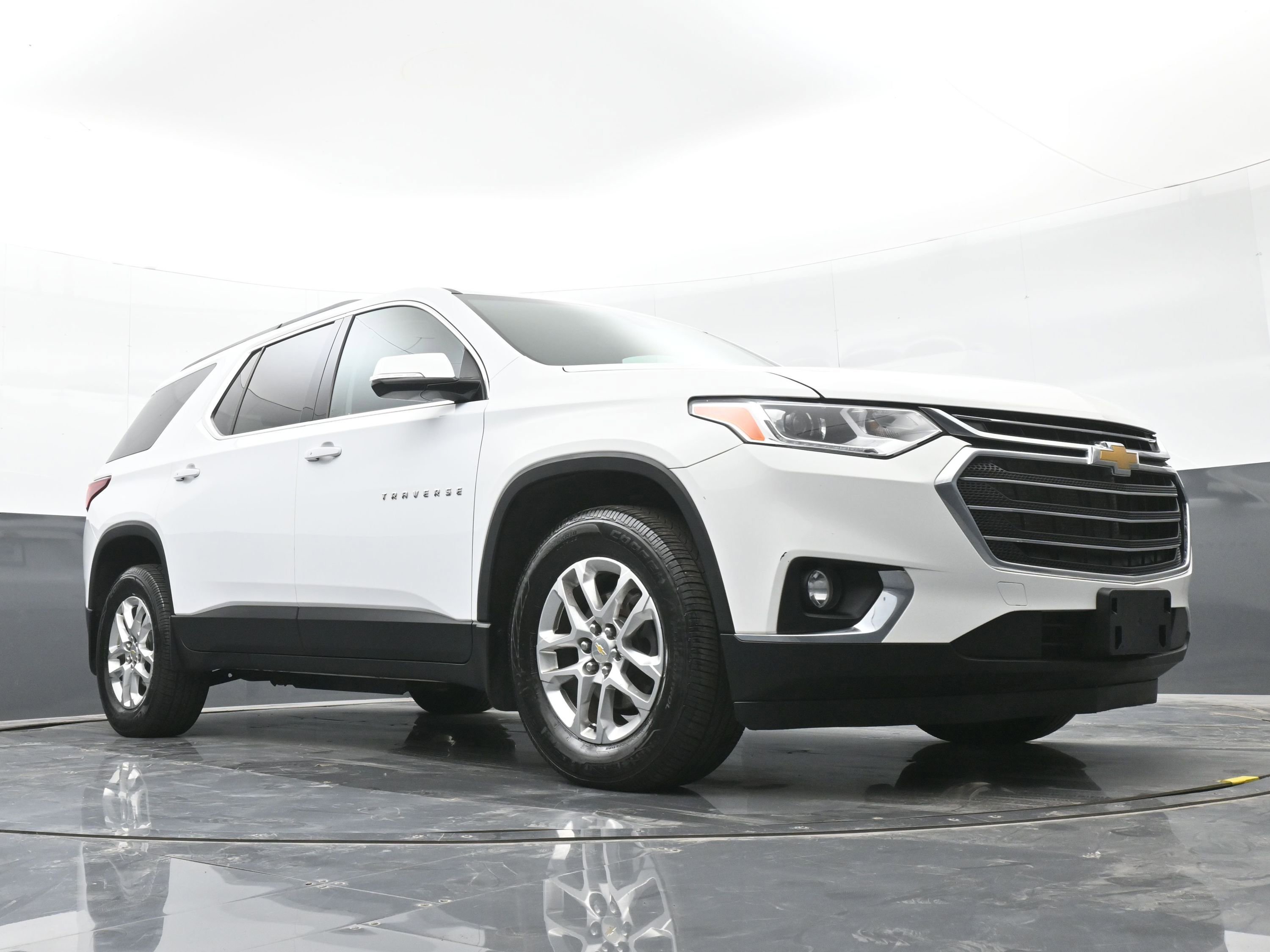 Used 2020 Chevrolet Traverse LT w/ Driver Confidence II Package AWD/4WD image 42