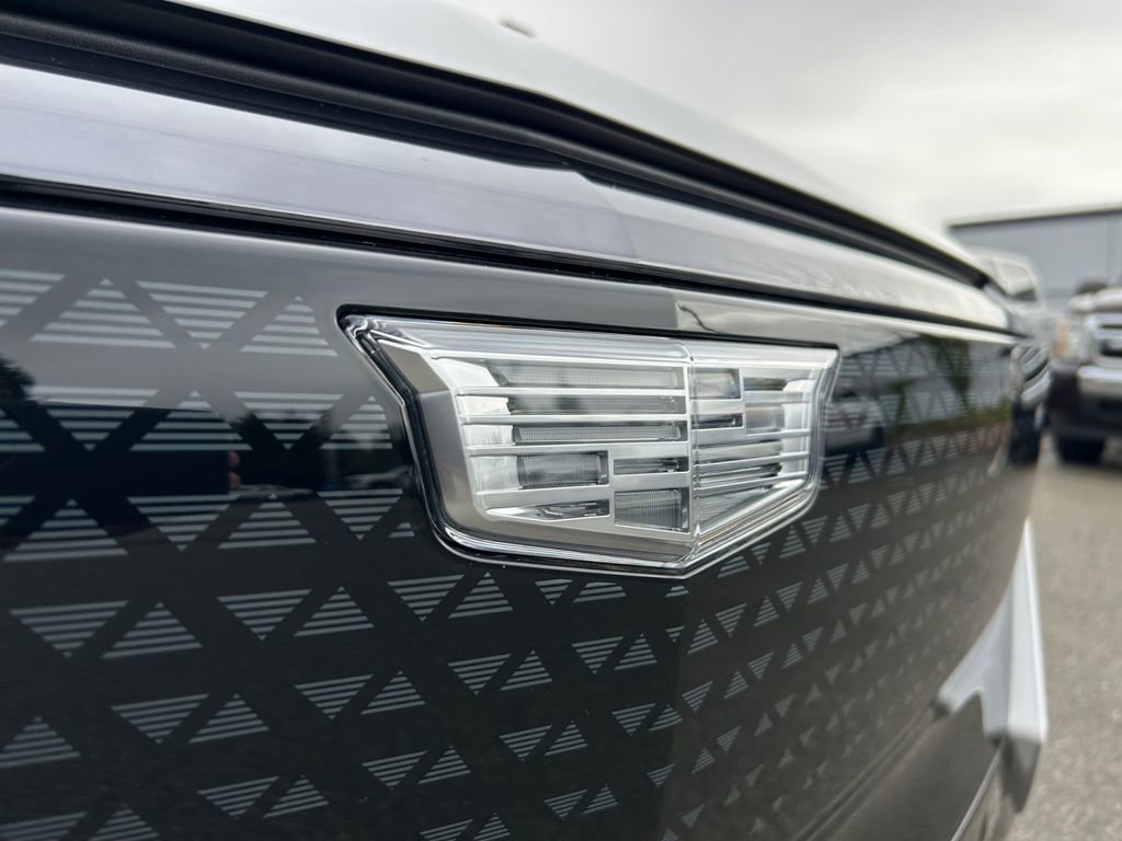 Used 2025 Cadillac Lyriq Sport image 31