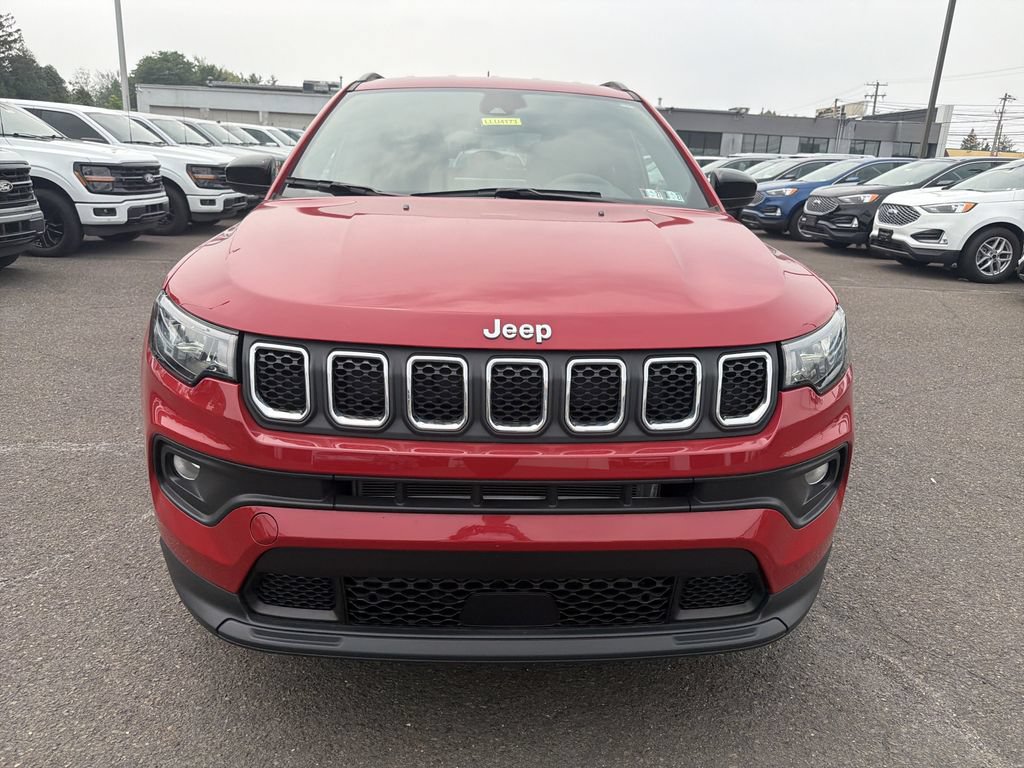 Used 2023 Jeep Compass Latitude AWD/4WD image 8
