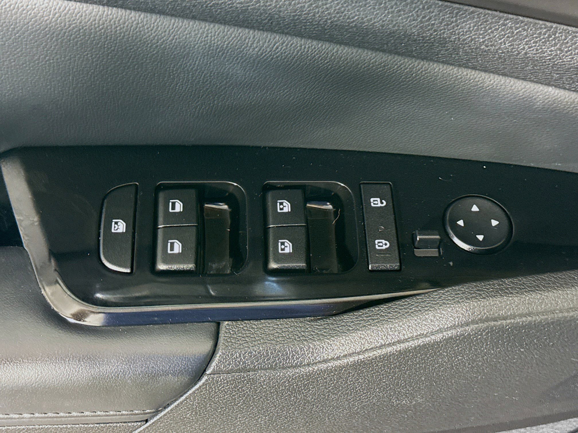 Used 2023 Kia Sportage EX image 24