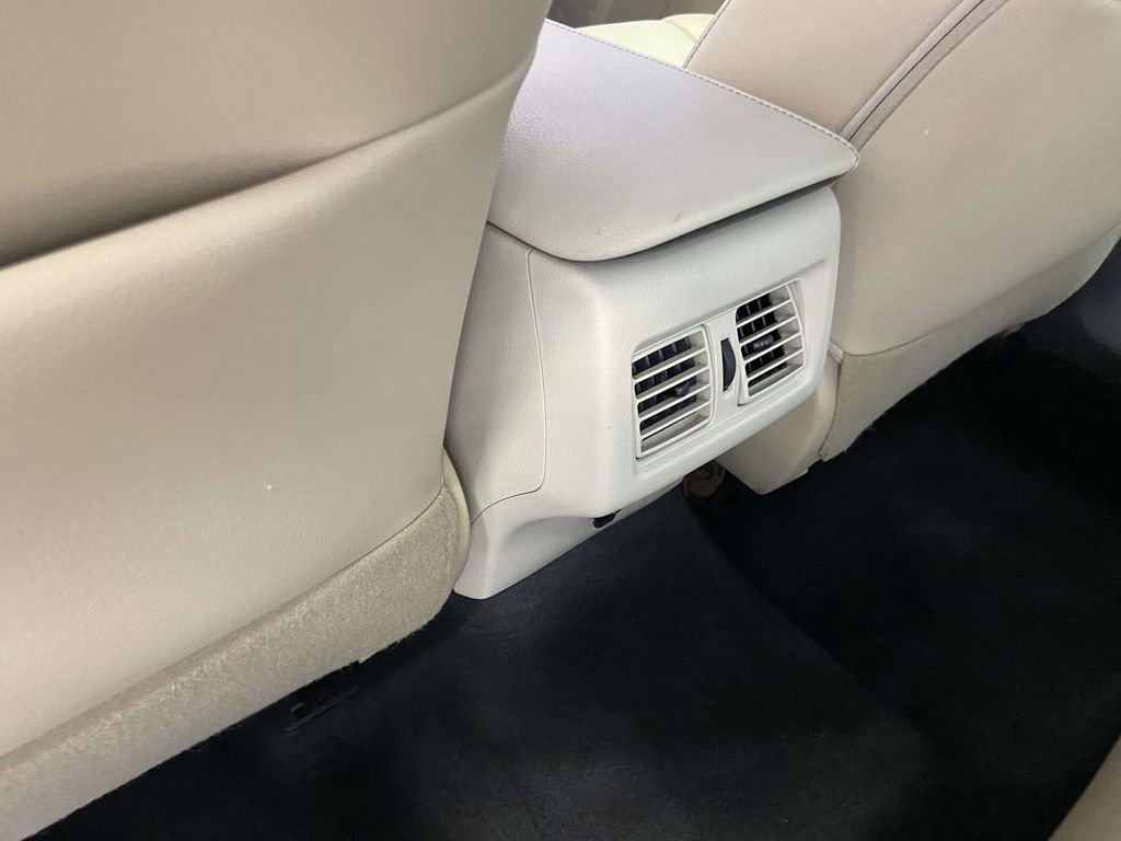 Used 2018 Toyota Camry XLE FWD image 14