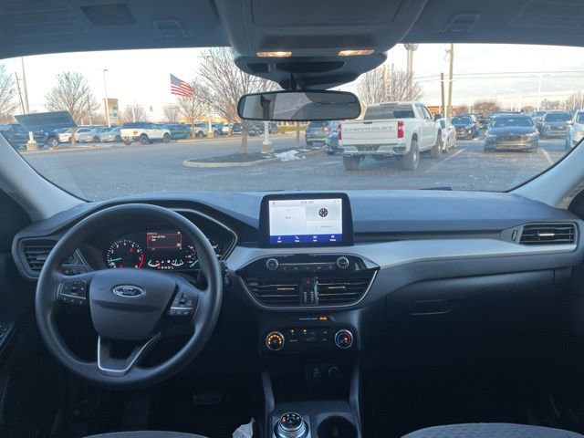Used 2021 Ford Escape SE w/ SE Sport Appearance Package image 16