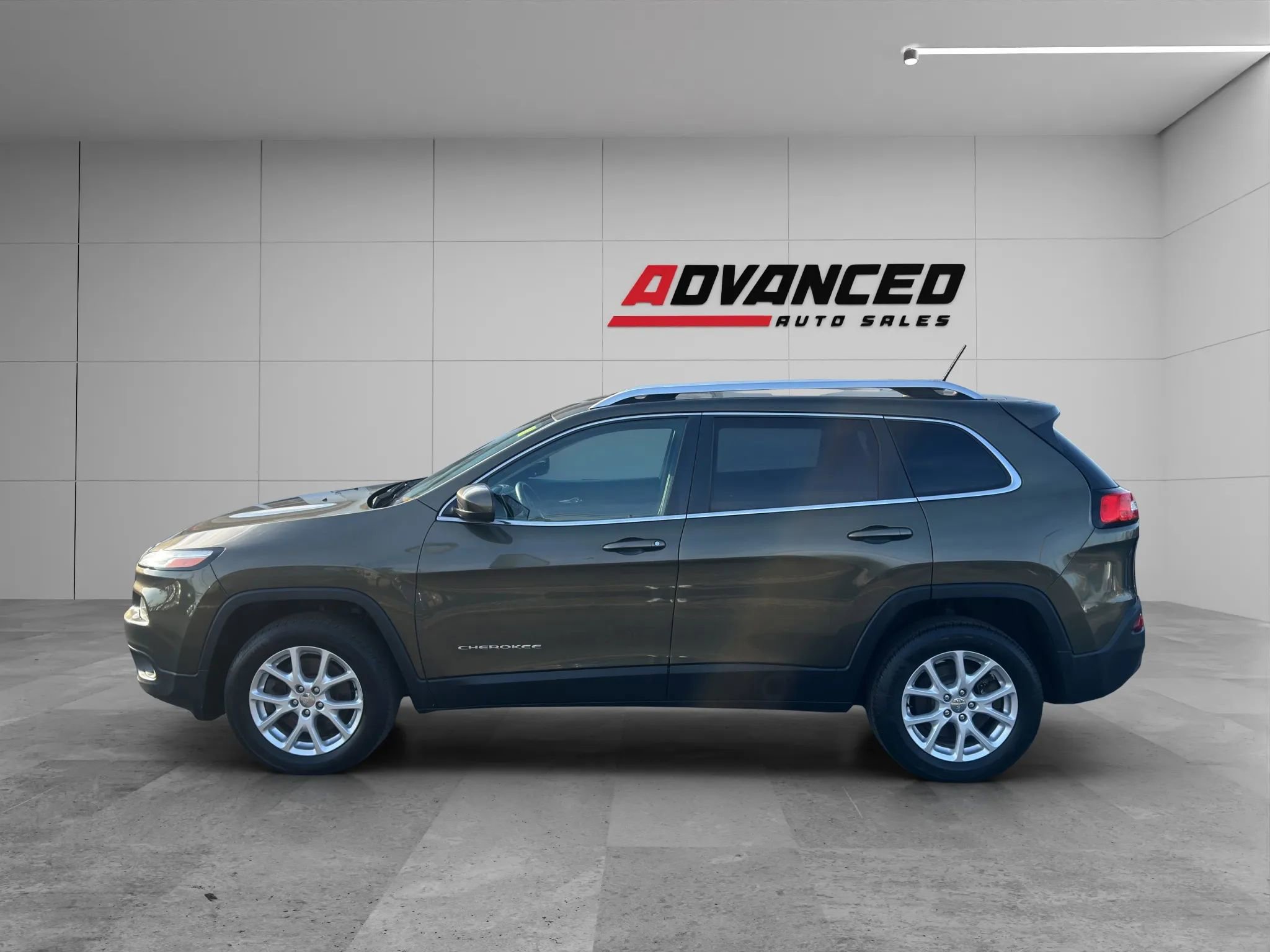 Used 2015 Jeep Cherokee Latitude w/ Cold Weather Group image 6