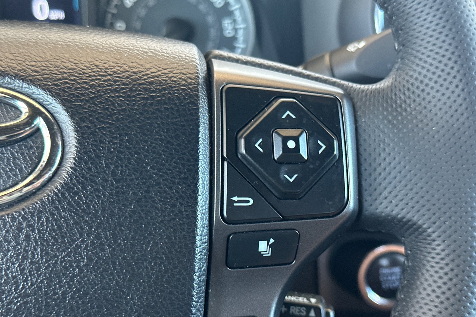 Used 2023 Toyota Tacoma TRD Off-Road AWD/4WD image 26