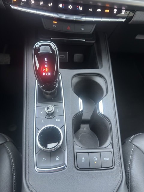 Used 2025 Cadillac XT4 Premium Luxury image 13