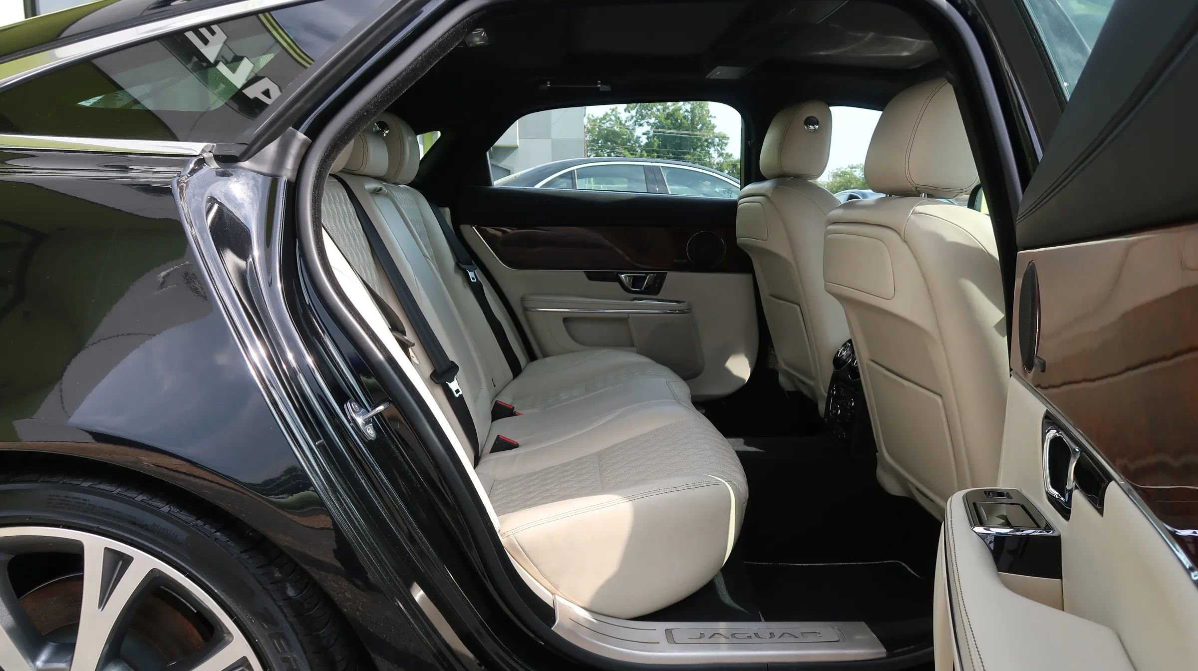 Used 2019 Jaguar XJ L Portfolio image 21