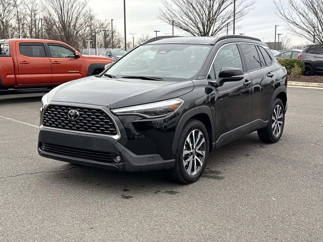 Used 2025 Toyota Corolla Cross XLE image 5