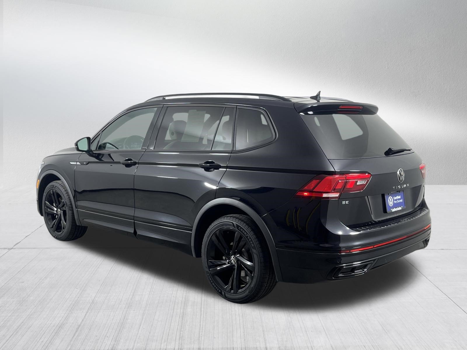 Used 2023 Volkswagen Tiguan SE R-Line AWD/4WD image 5