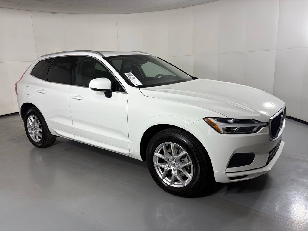 Used 2020 Volvo XC60 T5 Momentum image 2