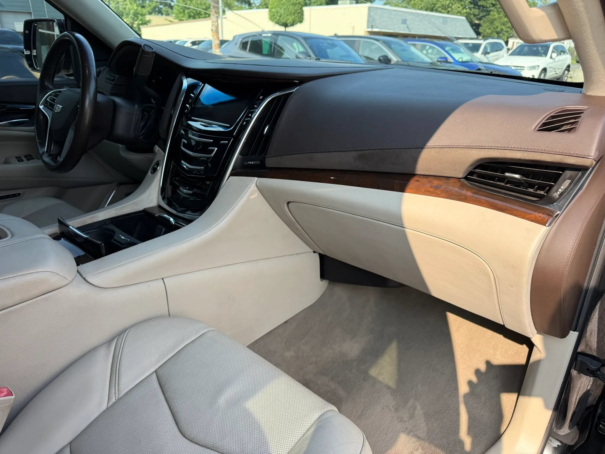 Used 2016 Cadillac Escalade Luxury AWD/4WD image 20