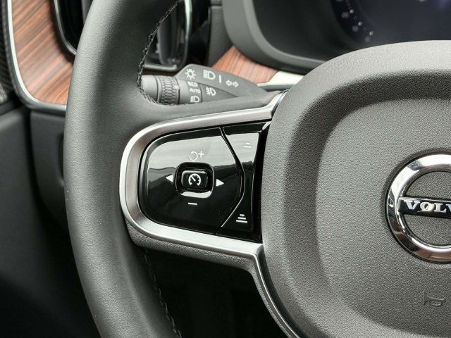 Used 2025 Volvo XC60 B5 Ultra w/ Climate Package AWD/4WD image 17