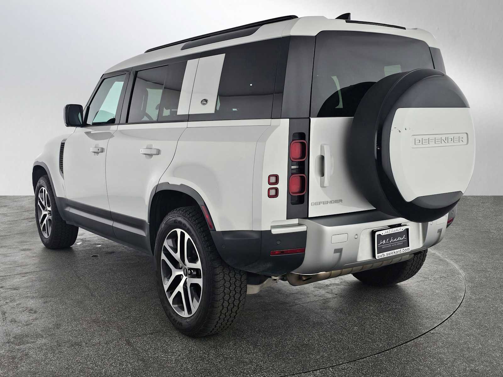 Used 2023 Land Rover Defender 110 S image 3