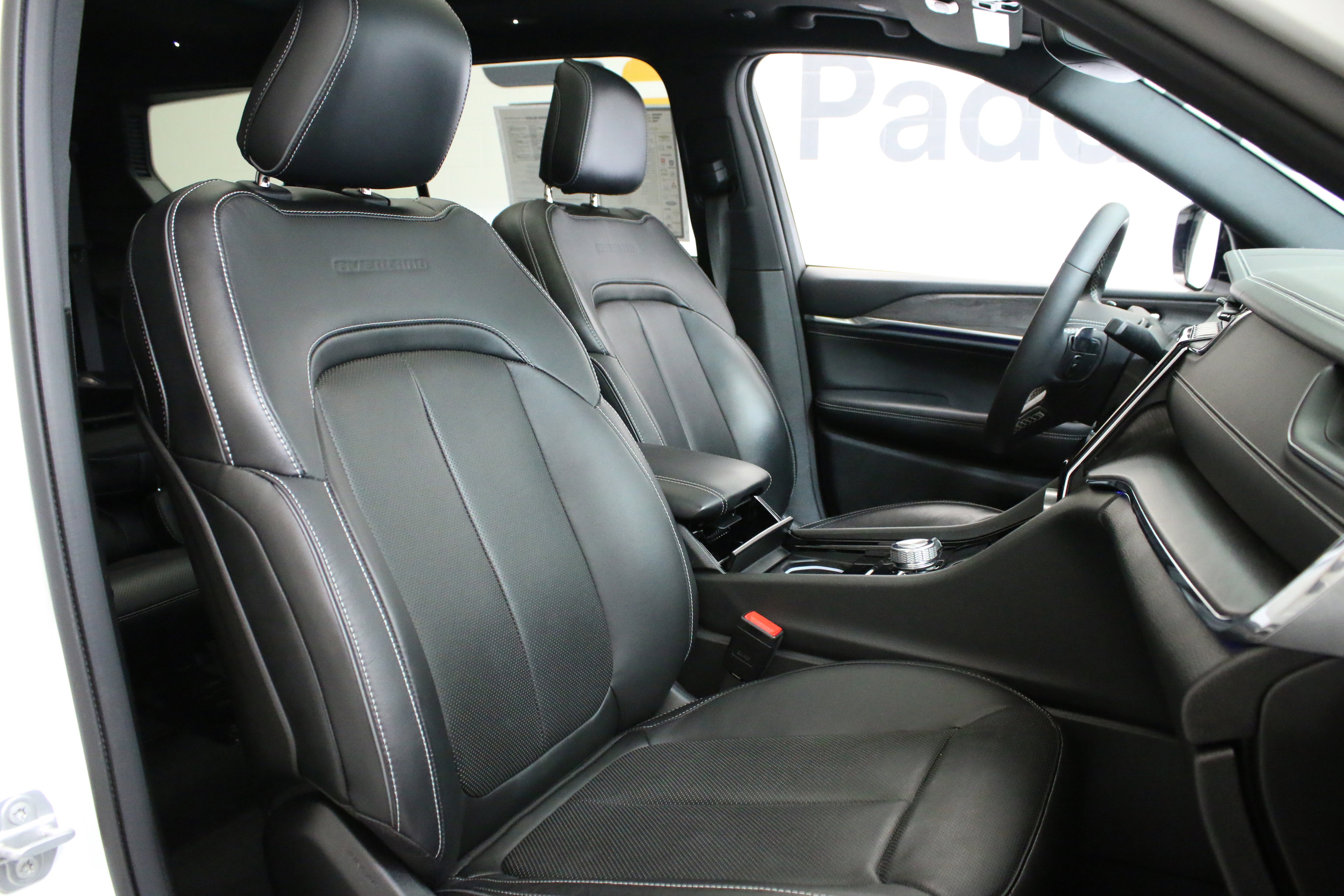 Used 2023 Jeep Grand Cherokee L Overland w/ MOPAR Finishing Package AWD/4WD image 32