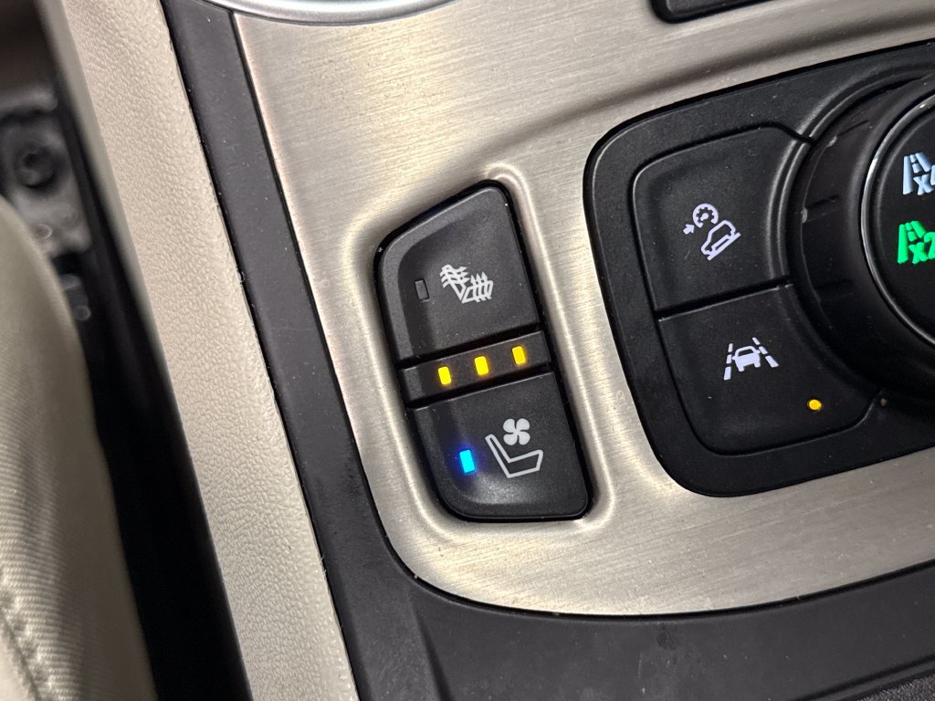 Used 2020 GMC Terrain Denali w/ Denali Premium Package AWD/4WD image 21