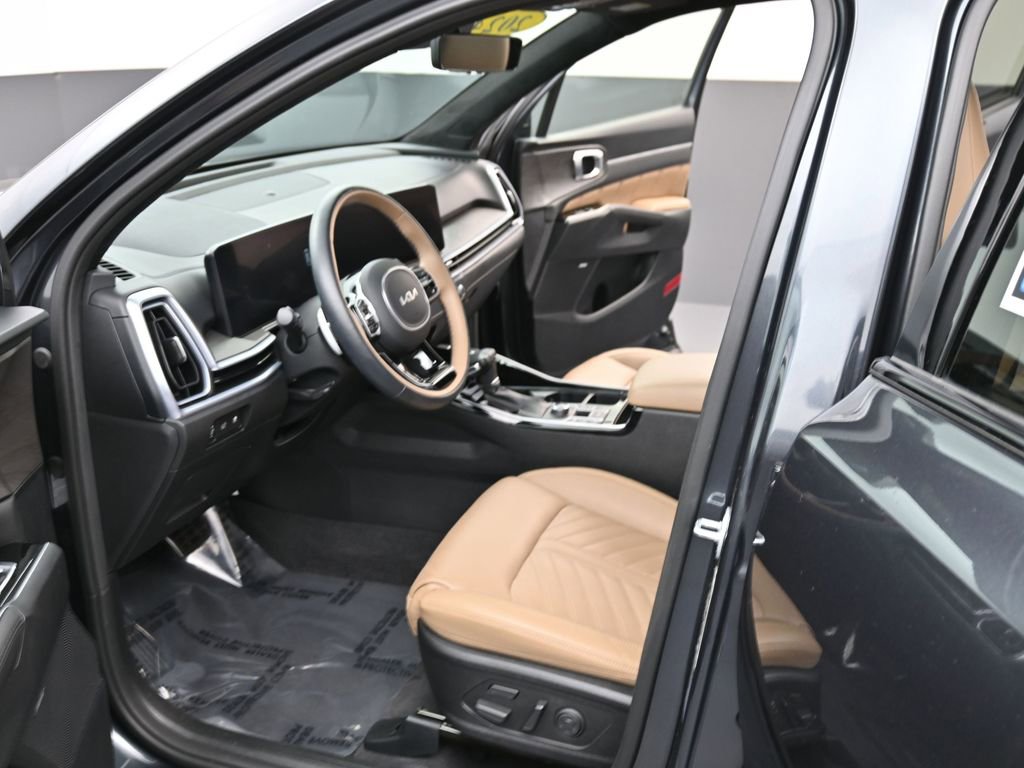 Used 2024 Kia Sorento SX Prestige w/ Olive Brown Leather Package image 12