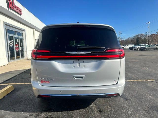 New 2026 Chrysler Pacifica Select image 6