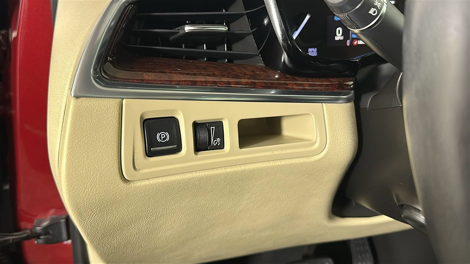 Used 2018 Cadillac XT5 Luxury w/ Driver Awareness Package AWD/4WD image 24