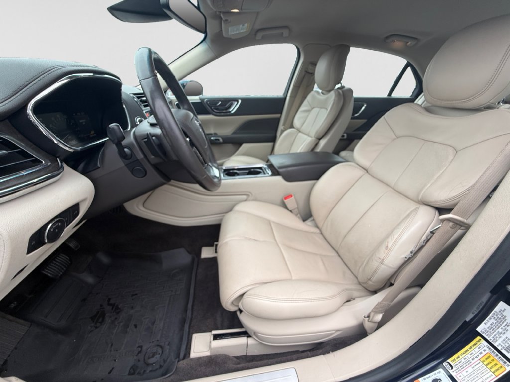 Used 2017 Lincoln Continental Select w/ Climate Package FWD image 12