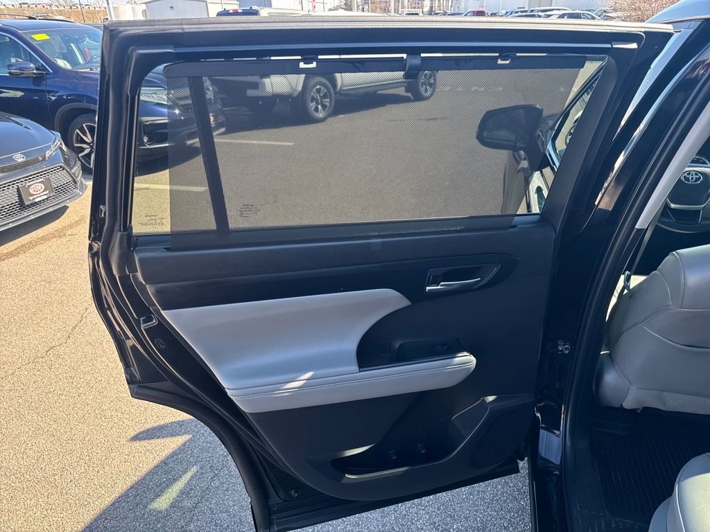 Used 2022 Toyota Highlander XLE image 39