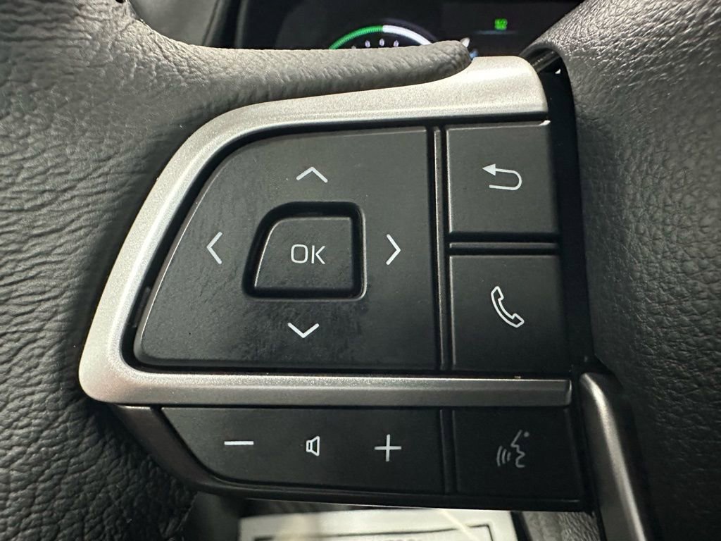 Used 2025 Toyota Sienna XLE image 19