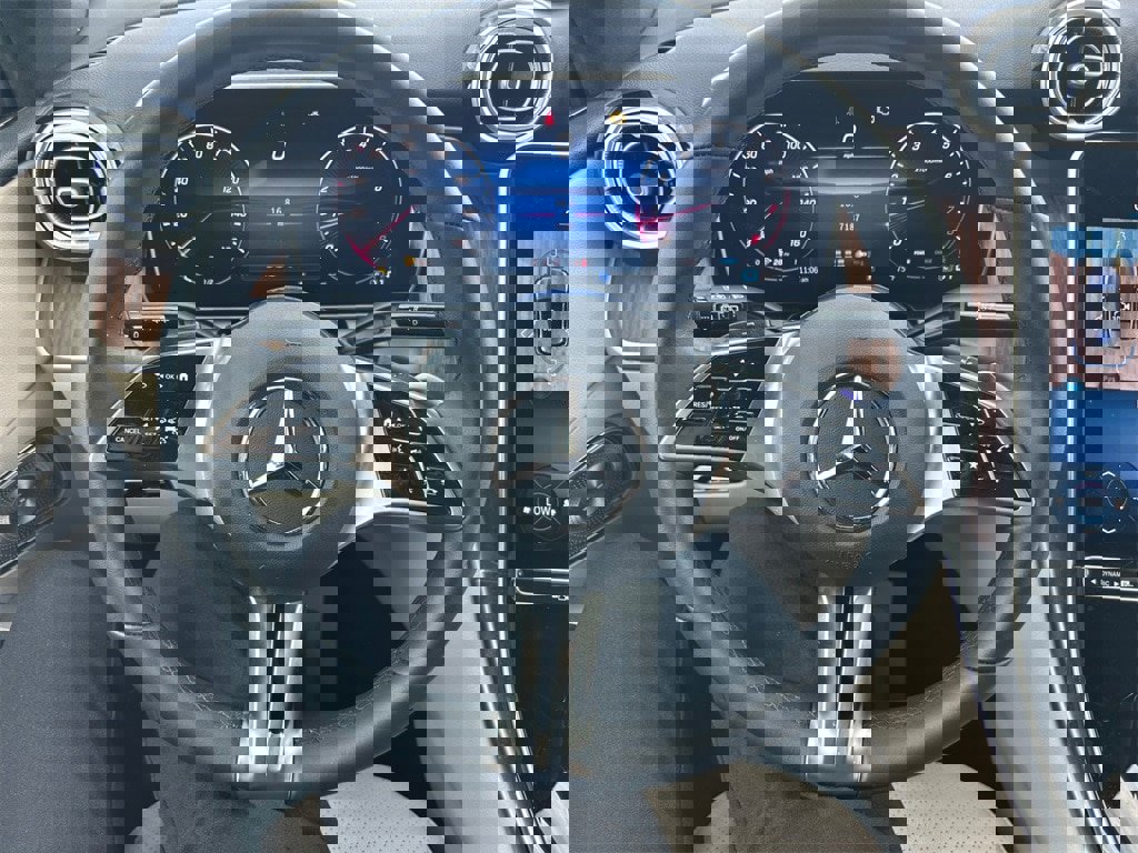 Used 2025 Mercedes-Benz GLC 300 4MATIC image 20