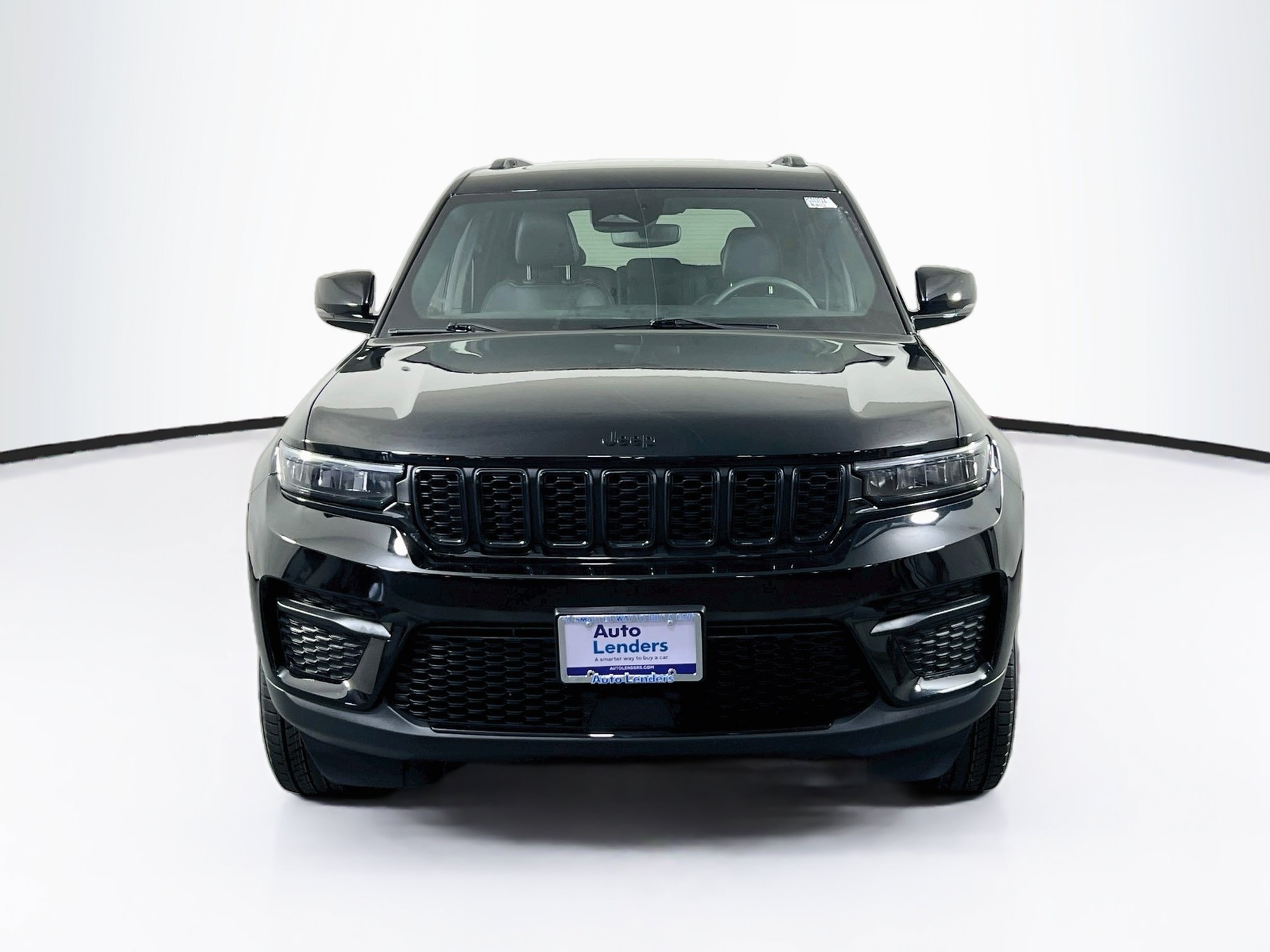 Used 2023 Jeep Grand Cherokee Altitude AWD/4WD image 2
